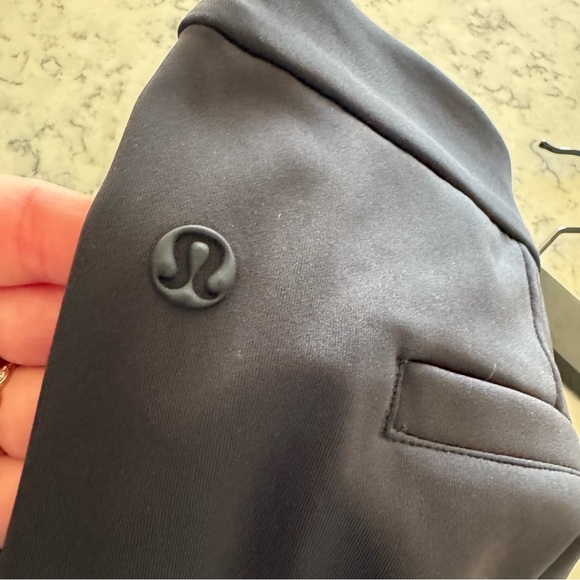 Like New! Lululemon 🍋 Straight-Leg MR Luxtreme Pant*Regular Length - Black - Picture 7 of 8